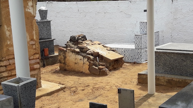 Dia de Finados em DEL – Visitantes foram surpreendidos nos cemitérios com organização, limpeza e missa. - Imagem 123