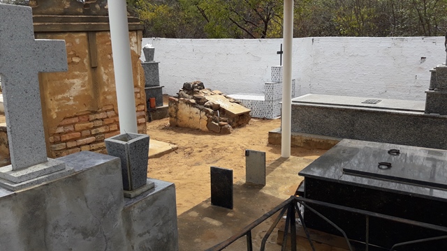 Dia de Finados em DEL – Visitantes foram surpreendidos nos cemitérios com organização, limpeza e missa. - Imagem 122