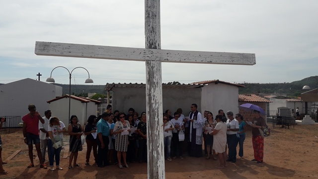 Dia de Finados em DEL – Visitantes foram surpreendidos nos cemitérios com organização, limpeza e missa. - Imagem 28