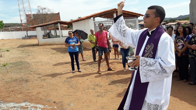 Dia de Finados em DEL – Visitantes foram surpreendidos nos cemitérios com organização, limpeza e missa. - Imagem 37