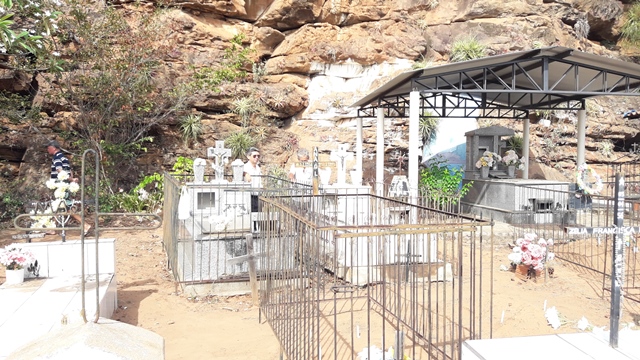 Dia de Finados em DEL – Visitantes foram surpreendidos nos cemitérios com organização, limpeza e missa. - Imagem 90