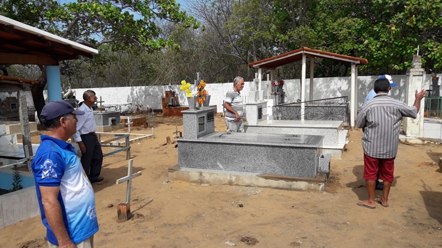 Dia de Finados em DEL – Visitantes foram surpreendidos nos cemitérios com organização, limpeza e missa. - Imagem 106
