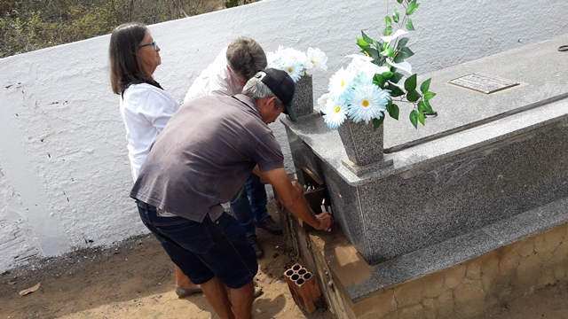 Dia de Finados em DEL – Visitantes foram surpreendidos nos cemitérios com organização, limpeza e missa. - Imagem 117