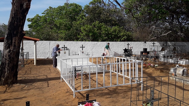 Dia de Finados em DEL – Visitantes foram surpreendidos nos cemitérios com organização, limpeza e missa. - Imagem 61