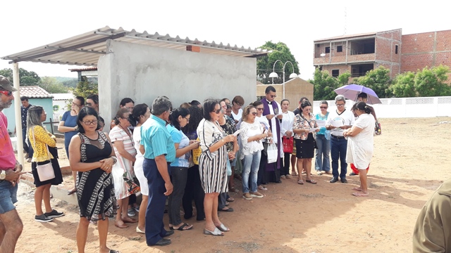 Dia de Finados em DEL – Visitantes foram surpreendidos nos cemitérios com organização, limpeza e missa. - Imagem 19