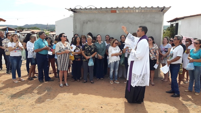 Dia de Finados em DEL – Visitantes foram surpreendidos nos cemitérios com organização, limpeza e missa. - Imagem 35