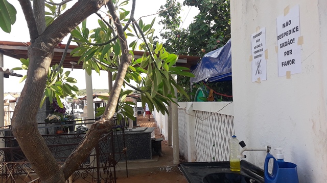 Dia de Finados em DEL – Visitantes foram surpreendidos nos cemitérios com organização, limpeza e missa. - Imagem 53