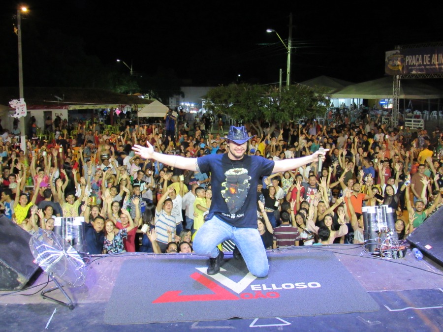 Lagosta Bronzeada, João Veloso e Banda Talismã animam a 1ª noite da 29º da Festa do Leite de São José do Divino - Imagem 1