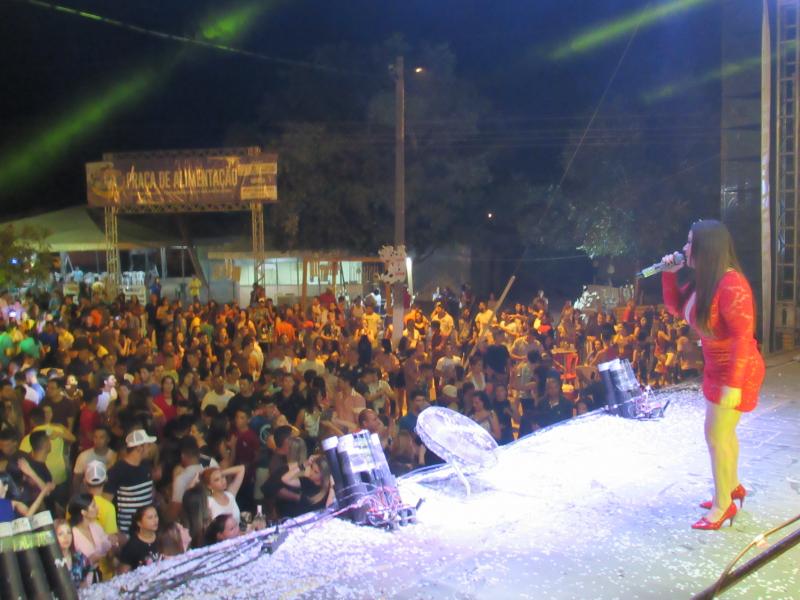 Lagosta Bronzeada, João Veloso e Banda Talismã animam a 1ª noite da 29º da Festa do Leite de São José do Divino
