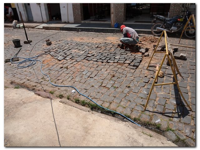 Prefeitura de Inhuma realiza serviços de recuperação de calçamento - Imagem 2