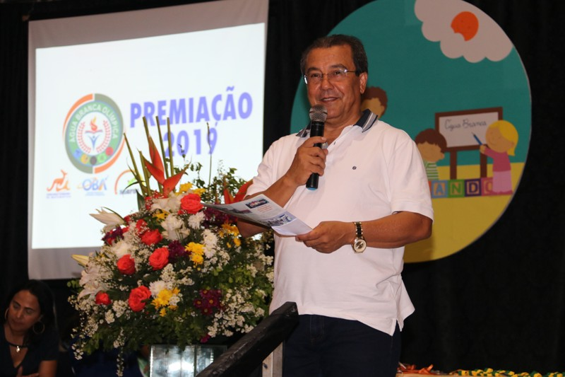 Prefeitura de Água Branca premia estudantes que se destacaram nas olimpíadas estudantis em 2019 - Imagem 2