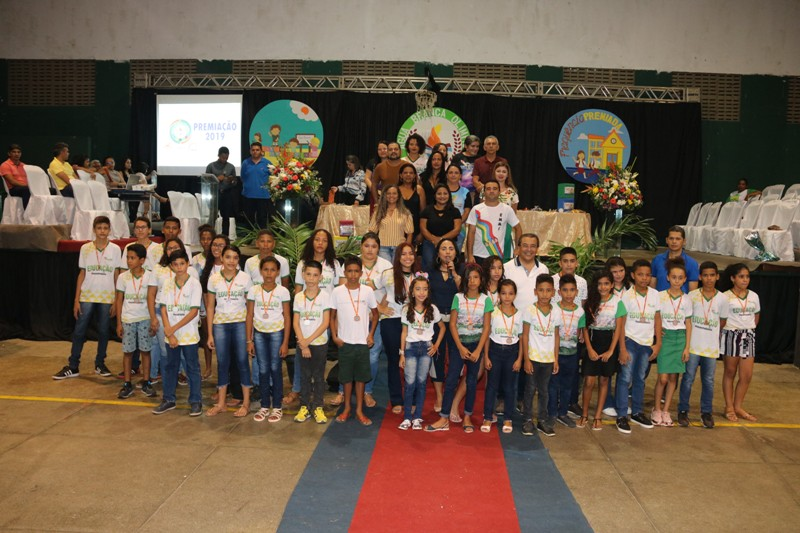 Prefeitura de Água Branca premia estudantes que se destacaram nas olimpíadas estudantis em 2019 - Imagem 1