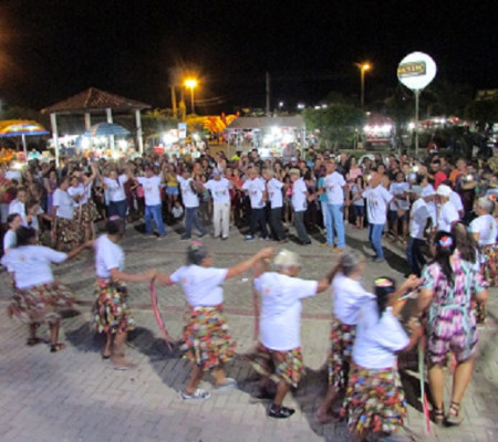 Grupo de idosos fazem abertura da Semana Cultural em ritmo de muita alegria e forró