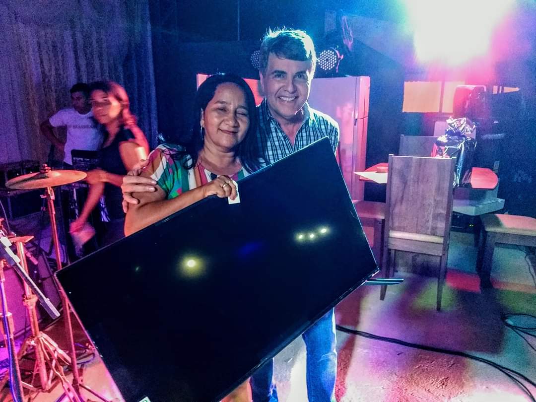 Prefeito João Luiz promove a maior festa de Confraternização de Monsenhor Gil e sorteia valiosos brindes  - Imagem 14