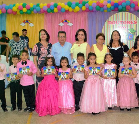 Doutores do ABC: U.E Vó Binoca realiza solenidade de formatura