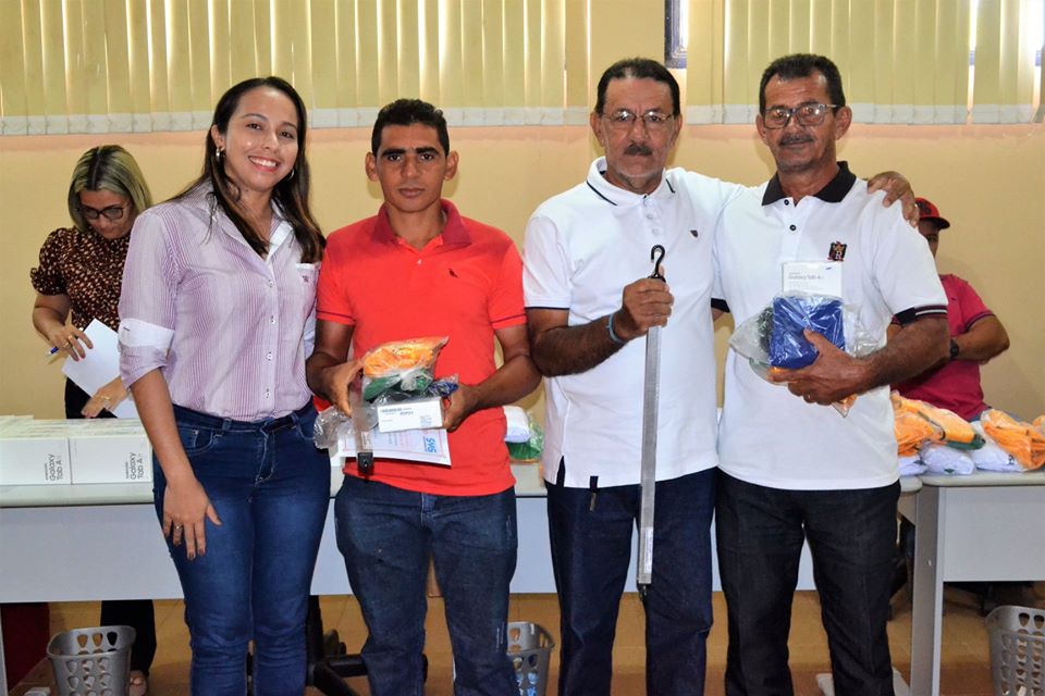 Prefeito Genival Bezerra faz entrega de fardamentos e tablets aos ACS - Imagem 4