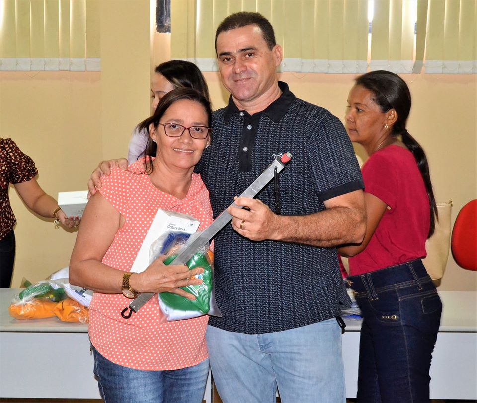 Prefeito Genival Bezerra faz entrega de fardamentos e tablets aos ACS - Imagem 13