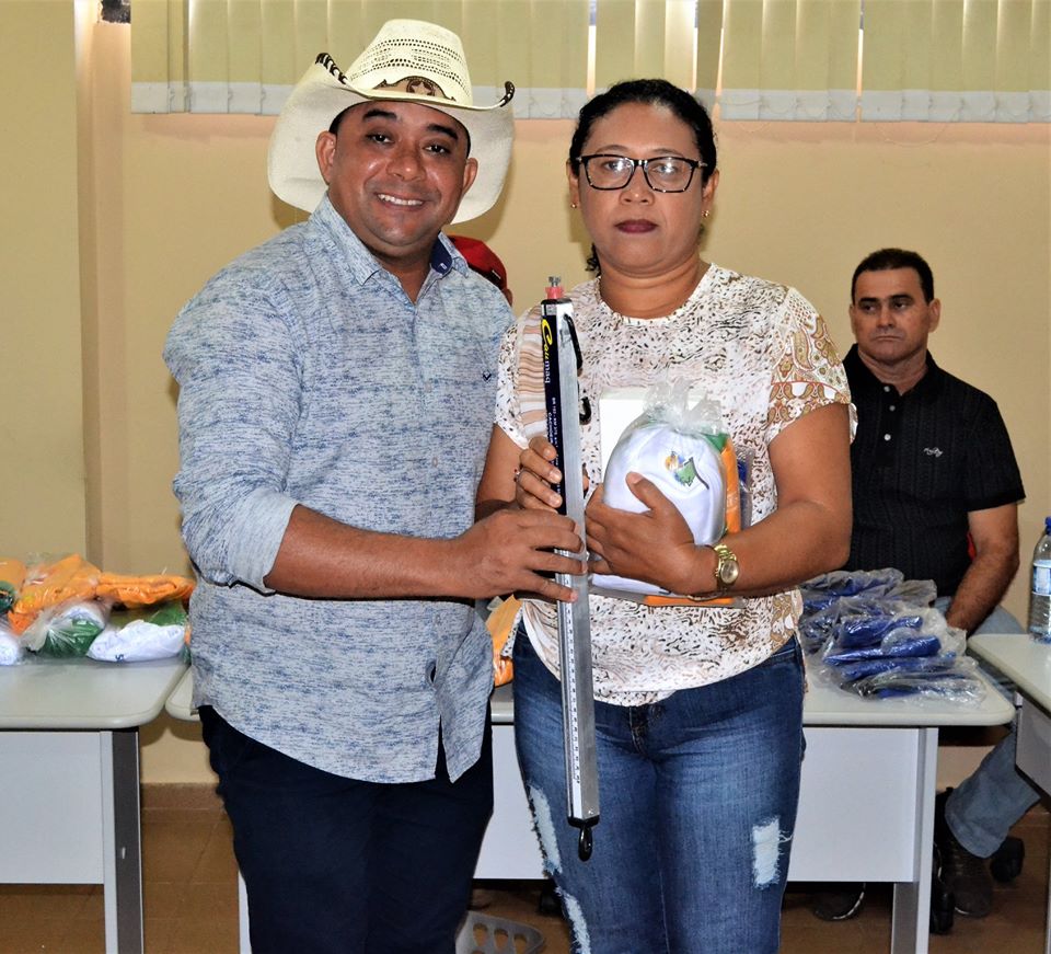 Prefeito Genival Bezerra faz entrega de fardamentos e tablets aos ACS - Imagem 30