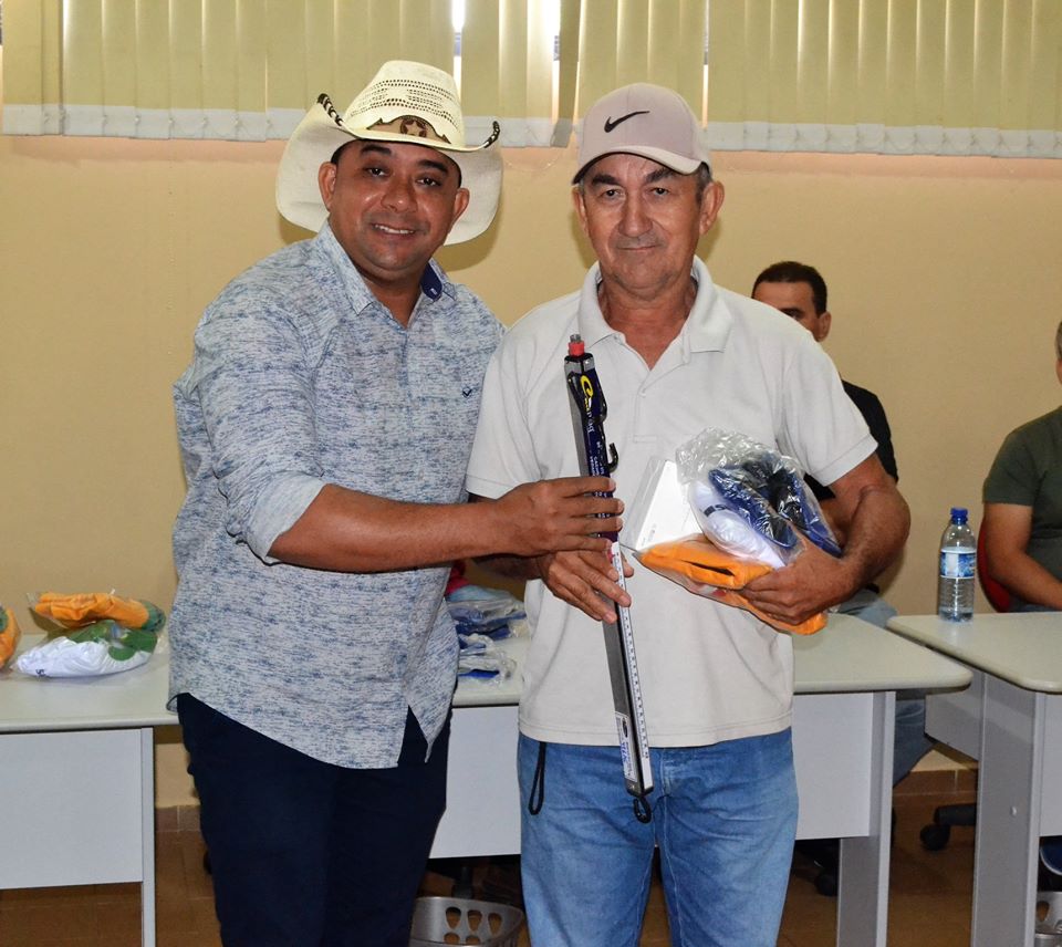 Prefeito Genival Bezerra faz entrega de fardamentos e tablets aos ACS - Imagem 5