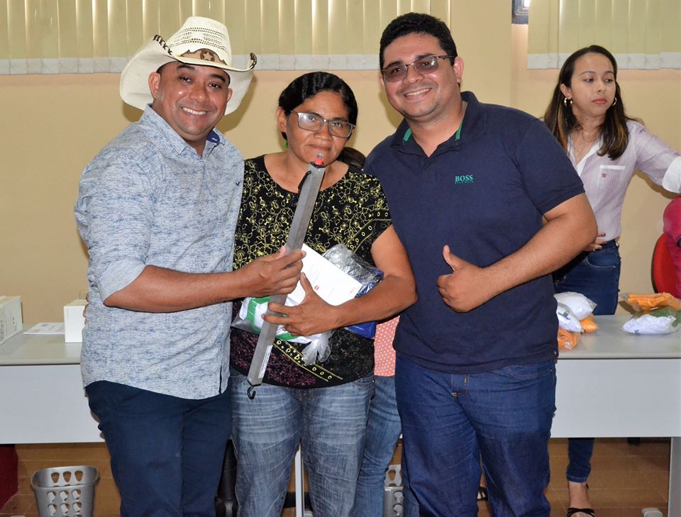 Prefeito Genival Bezerra faz entrega de fardamentos e tablets aos ACS - Imagem 40