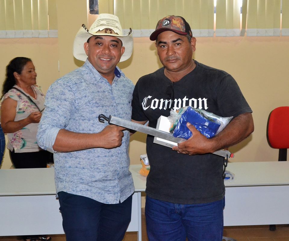 Prefeito Genival Bezerra faz entrega de fardamentos e tablets aos ACS - Imagem 17