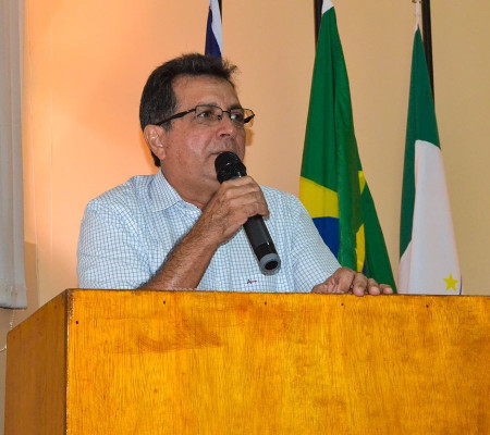 Prefeito Genival Bezerra faz entrega de fardamentos e tablets aos ACS