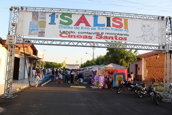 I Salão do Livro é realizado em Santo Inácio do Piauí com homenagem ao escritor Cineas Santos  - Imagem 8