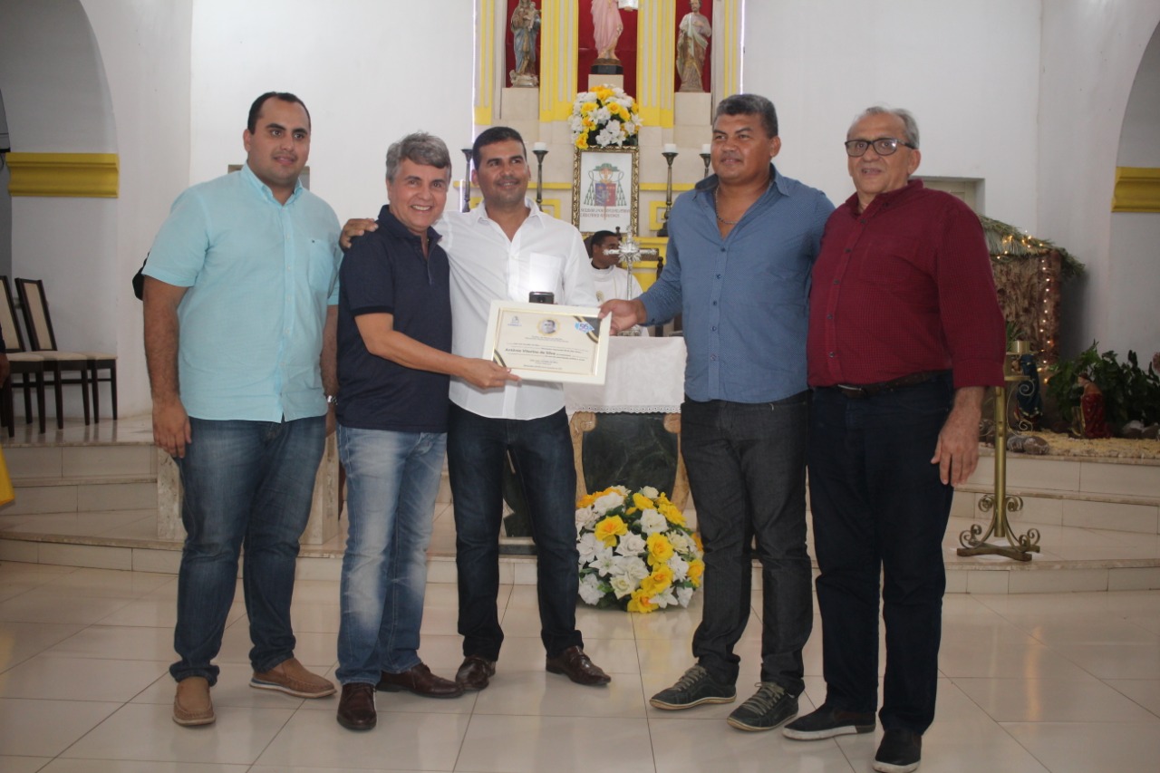 Prefeito João Luiz faz justiça e homenageia várias pessoas durante aniversário de Monsenhor Gil - Imagem 30
