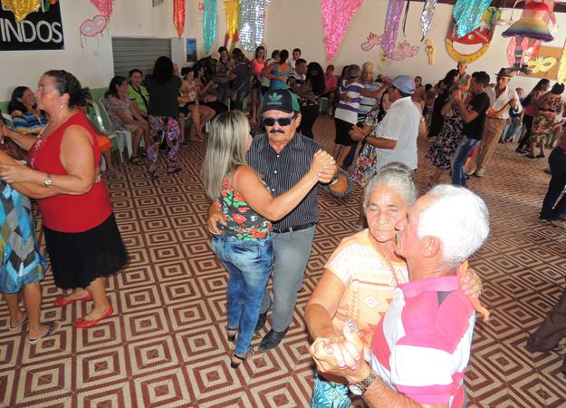 Prefeitura de Pedro II promove carnaval do idoso pelo Serviço de Convivência e Fortalecimento de Vínculos  - Imagem 6