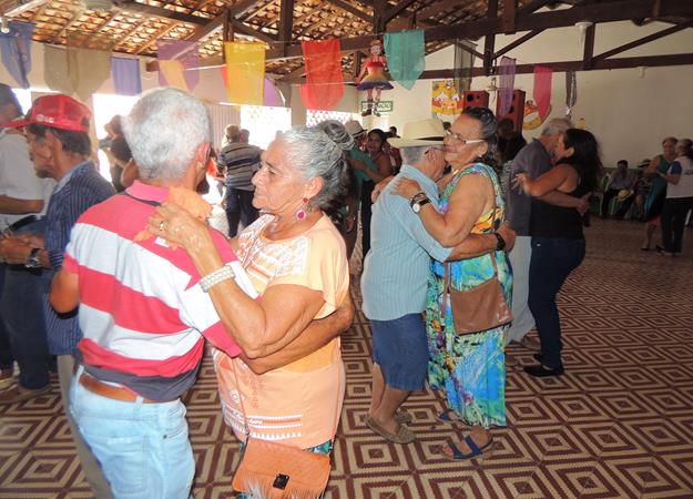Prefeitura de Pedro II promove carnaval do idoso pelo Serviço de Convivência e Fortalecimento de Vínculos  - Imagem 13