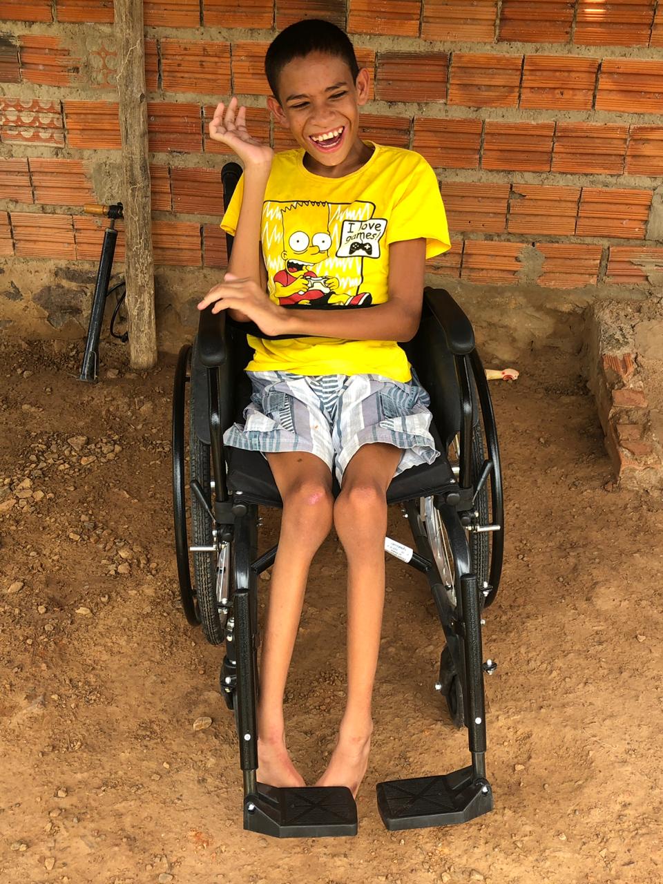 Criança com paralisia cerebral ganha cadeira de rodas  - Imagem 1