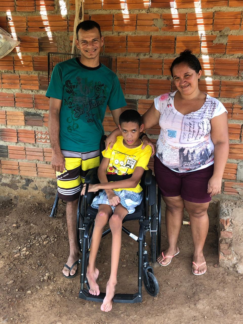 Criança com paralisia cerebral ganha cadeira de rodas  - Imagem 2