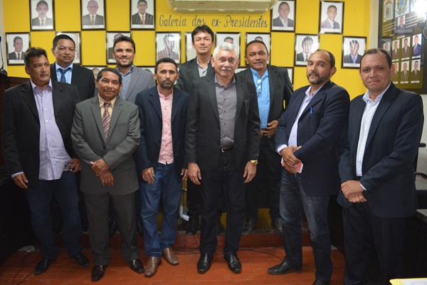 Prefeito participa de sessão na câmara e presta contas de dois anos de governo - Imagem 6