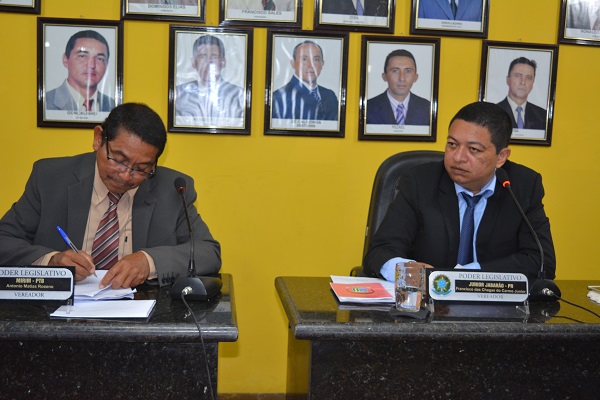 Prefeito participa de sessão na câmara e presta contas de dois anos de governo - Imagem 2