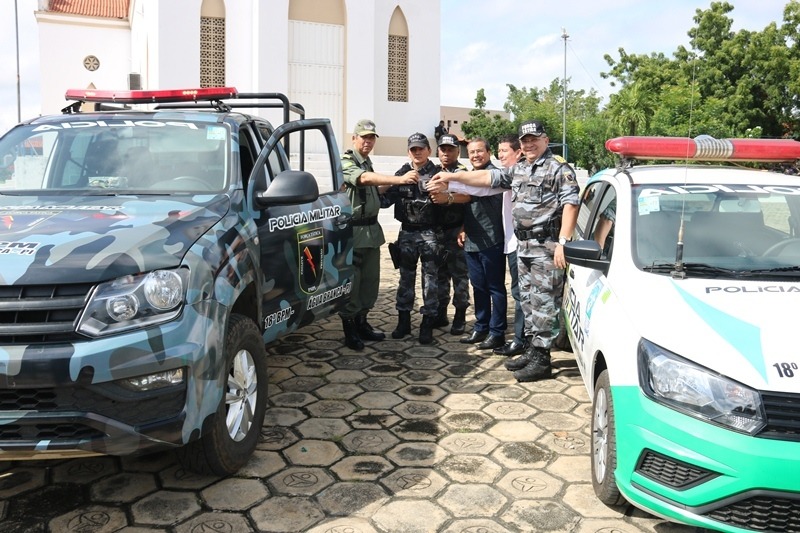 Entrega de duas viaturas novas para o 18º Batalhão da Polícia Militar, na cidade de Água Branca - Imagem 4