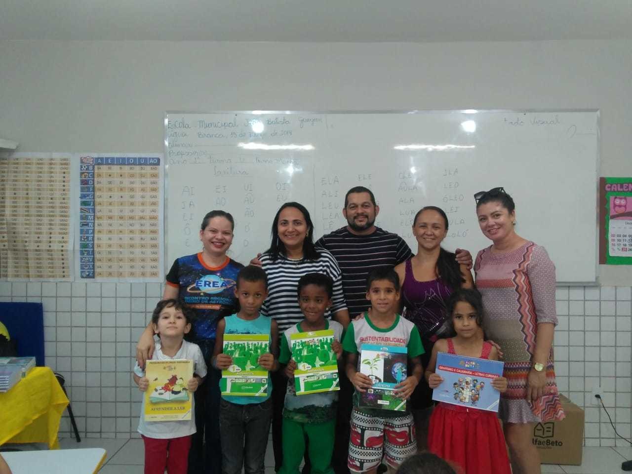 Alunos da rede municipal de Água Branca recebem livros do programa Alfa e Beto - Imagem 2