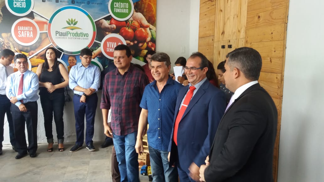 Prefeito João Luiz recebe um caminhão para agricultura familiar do município  - Imagem 1