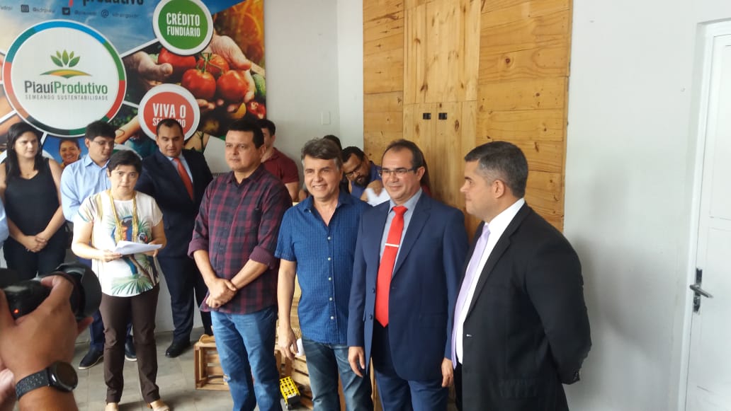Prefeito João Luiz recebe um caminhão para agricultura familiar do município - Imagem 6