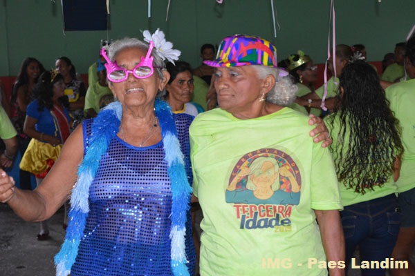 Bloco da 3ª Idade animou sábado de carnaval em N. S. dos Remédios - Imagem 18