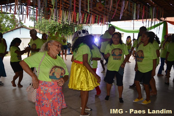 Bloco da 3ª Idade animou sábado de carnaval em N. S. dos Remédios - Imagem 5