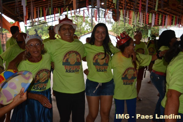 Bloco da 3ª Idade animou sábado de carnaval em N. S. dos Remédios - Imagem 11