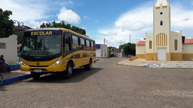Secretário de Educação fala sobre ônibus escolar em Dom Expedito Lopes - Imagem 6