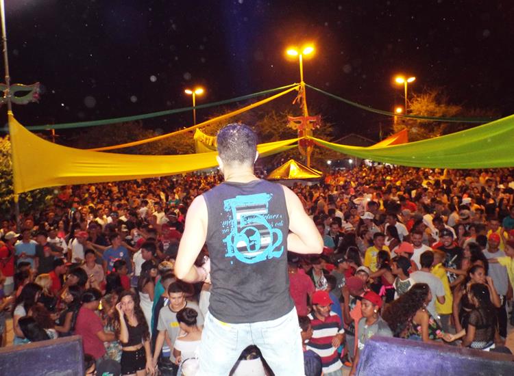 Público lota e se despede do carnaval 2019 ao som de Amor a 1000 e Edu Safadão  - Imagem 23