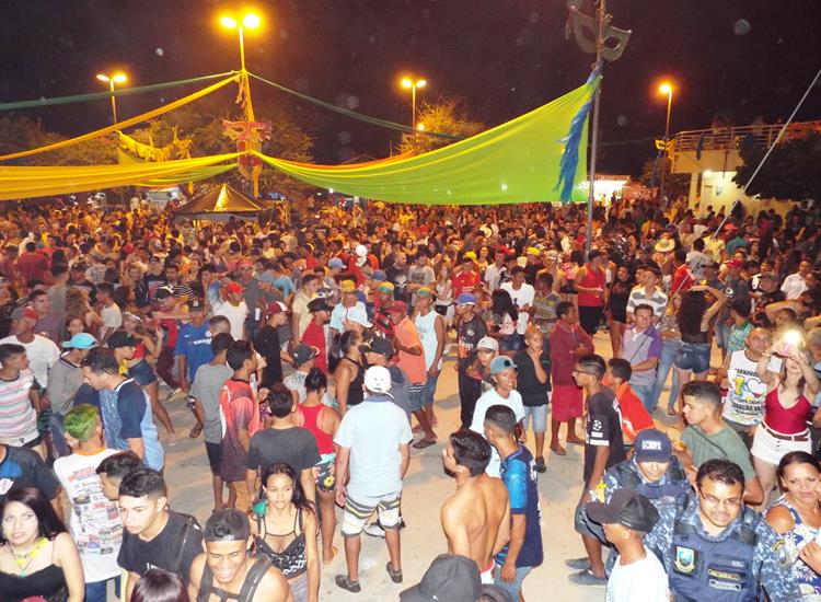 Público lota e se despede do carnaval 2019 ao som de Amor a 1000 e Edu Safadão  - Imagem 60
