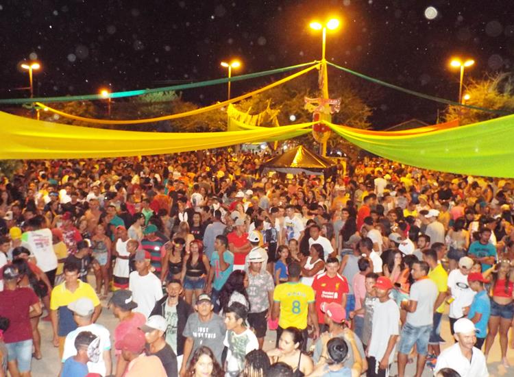 Público lota e se despede do carnaval 2019 ao som de Amor a 1000 e Edu Safadão  - Imagem 24