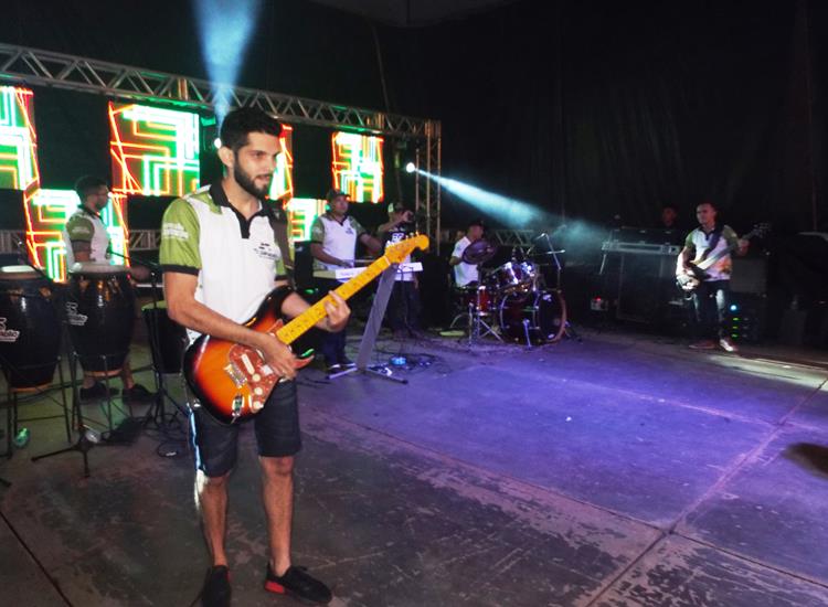 Público lota e se despede do carnaval 2019 ao som de Amor a 1000 e Edu Safadão  - Imagem 54