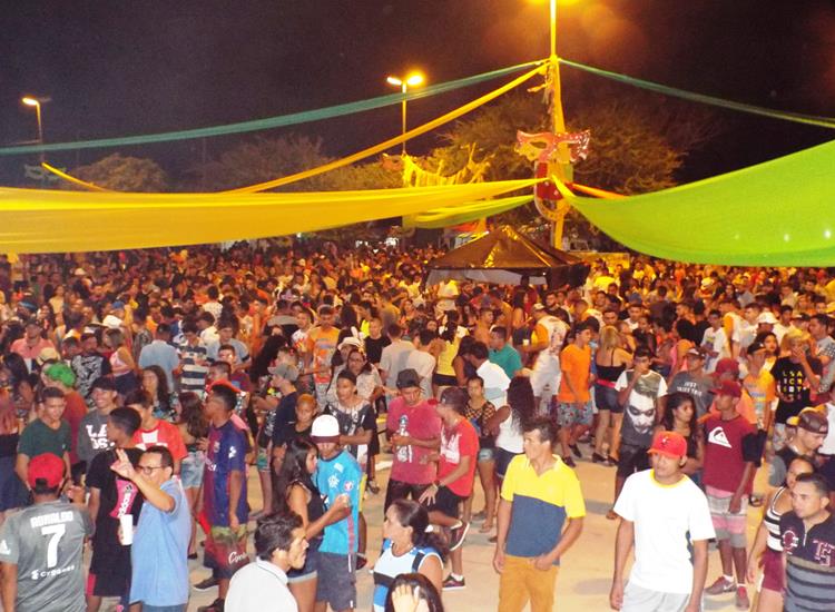 Público lota e se despede do carnaval 2019 ao som de Amor a 1000 e Edu Safadão  - Imagem 5