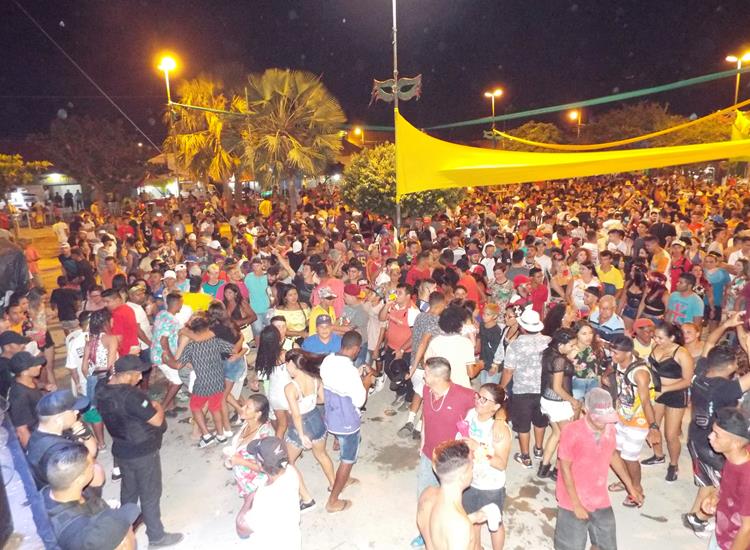 Público lota e se despede do carnaval 2019 ao som de Amor a 1000 e Edu Safadão  - Imagem 26