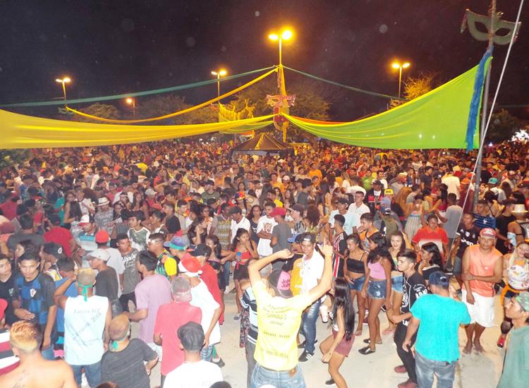 Público lota e se despede do carnaval 2019 ao som de Amor a 1000 e Edu Safadão  - Imagem 50