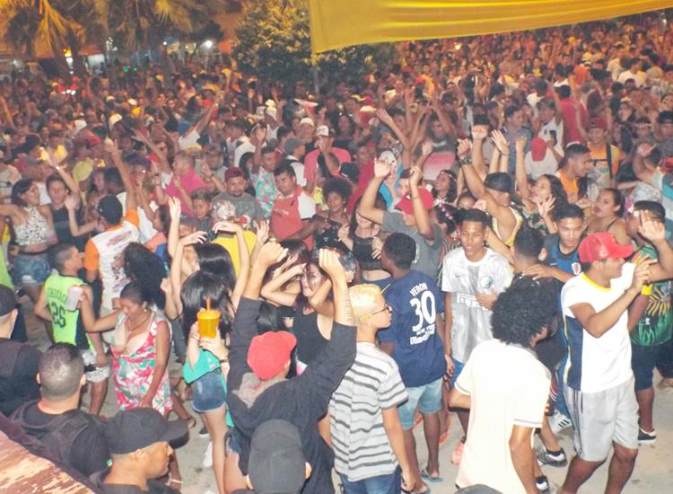 Público lota e se despede do carnaval 2019 ao som de Amor a 1000 e Edu Safadão  - Imagem 43